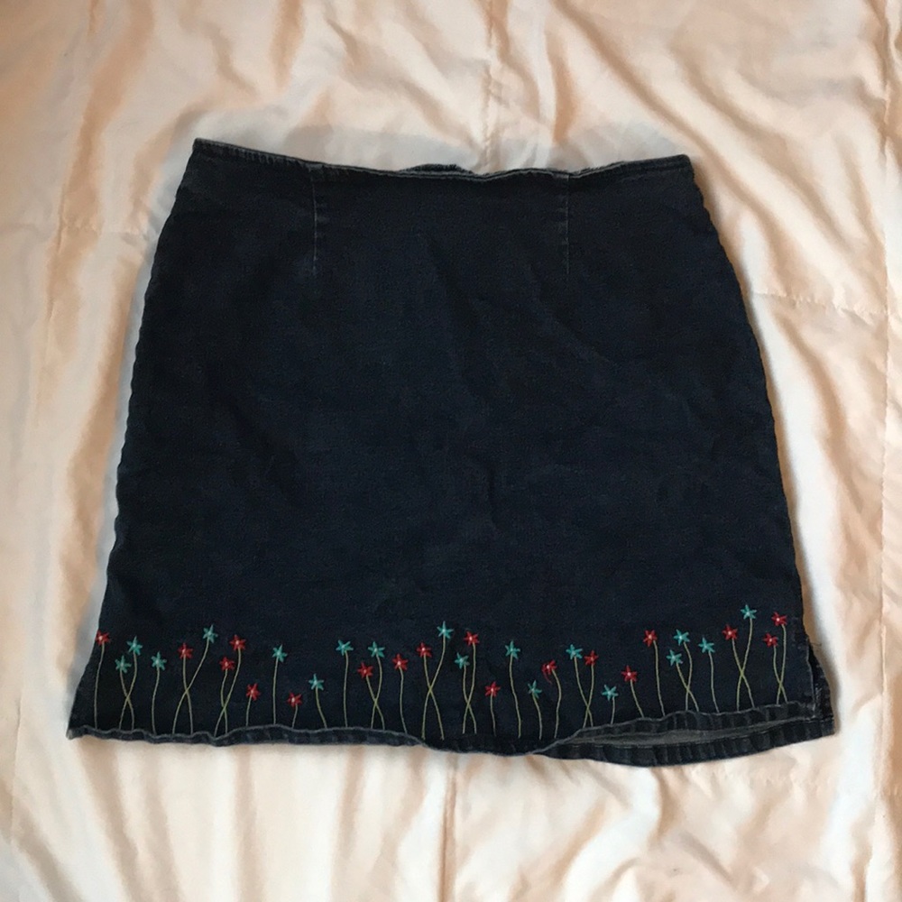 Embroidered skirt